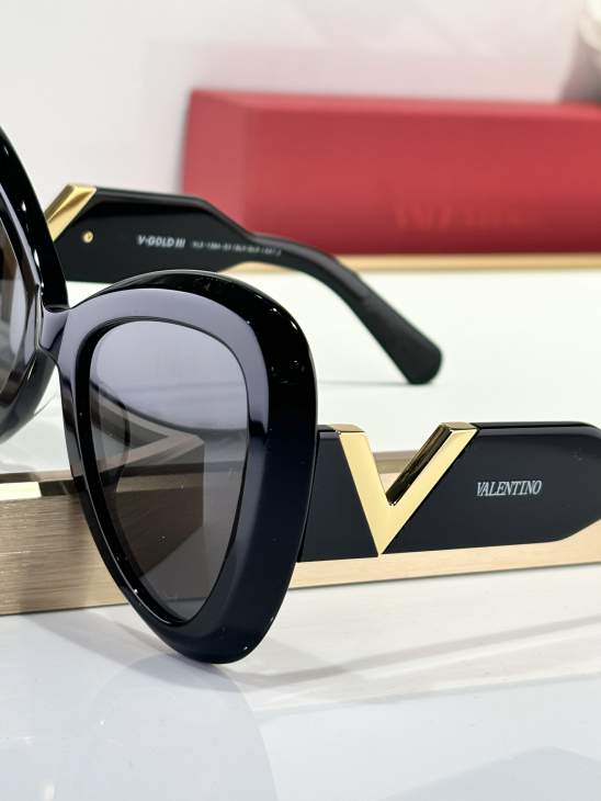 Picture of Valentino Sunglasses _SKUfw73427980fw
